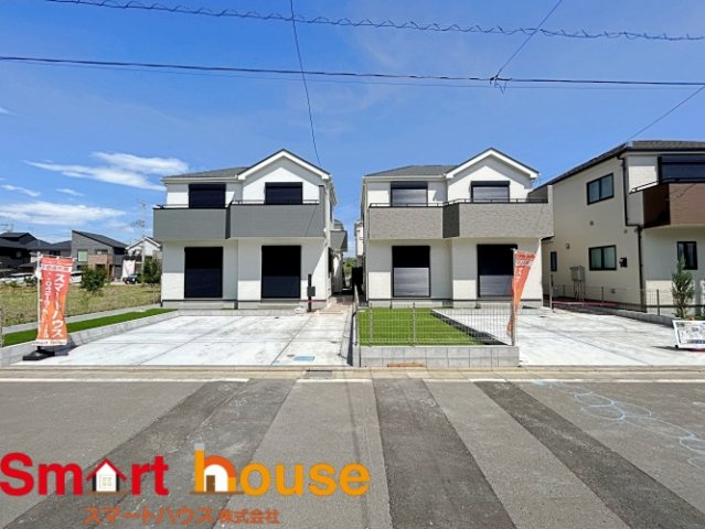 大和市福田　新築5棟の外観|外壁が周囲の街並みと青空に生えるお洒落な仕上がり！周囲には高い建物のないエリア。青い空が大きく感じますね。