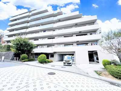 【外観】 | ◇◆十日市場ホームズ◆◇ | ◆堂々たる趣ながら、主張し過ぎずどこか余裕を感じさせるシャープなフォルムで佇む邸宅は、晴天の空と照らし合わせる事で、本来あるべき完成形の姿を見せてくれます。