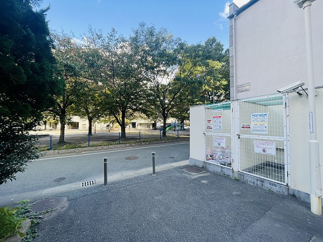 【周辺】 | 東峰マンション博多駅東 | マンション裏手には公園があります