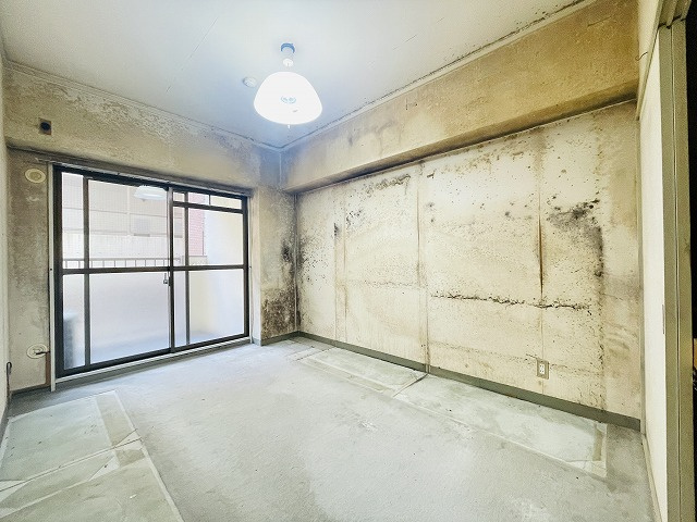 【洋室】 | 東峰マンション博多駅東 | 床材や壁紙の変更でもお部屋の印象がグッと変わります！お好みのお部屋へのリフォームもご相談ください！