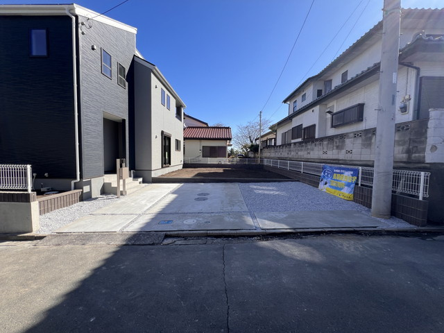 新築　藤岡市上落合　Livele Garden.S　１号棟の駐車場|現地写真　駐車スペースは並列3台分可能です！
