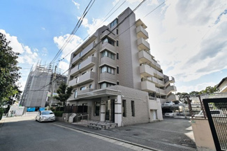 【外観】 | 徒歩圏内に生活利便施設が充実しているので、永く快適に暮らせますよ。駐車場1台確保済みなので、車をお持ちの方でも安心です