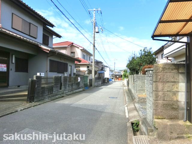 こてはし台１丁目　売地の前面道路含む現地写真|こてはし台１丁目　売地　約66.7坪の整形地　古家あり　北東側5.9ｍ公道面