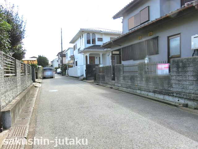 こてはし台１丁目　売地の前面道路含む現地写真|こてはし台１丁目　売地　約66.7坪の整形地　古家あり　北東側5.9ｍ公道面