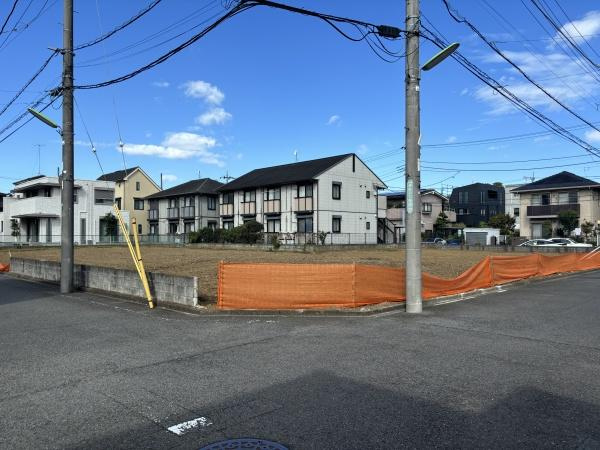 世田谷区鎌田３丁目の売地の前面道路含む現地写真