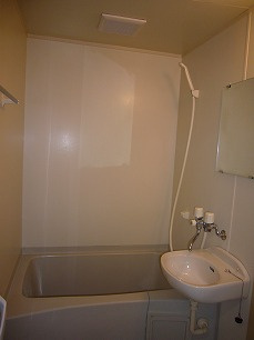 高崎市箕郷町下芝のアパートの浴室