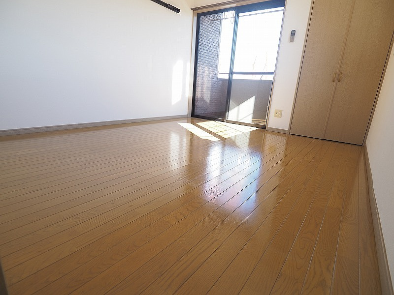 高崎市箕郷町下芝のアパートの居間・リビング