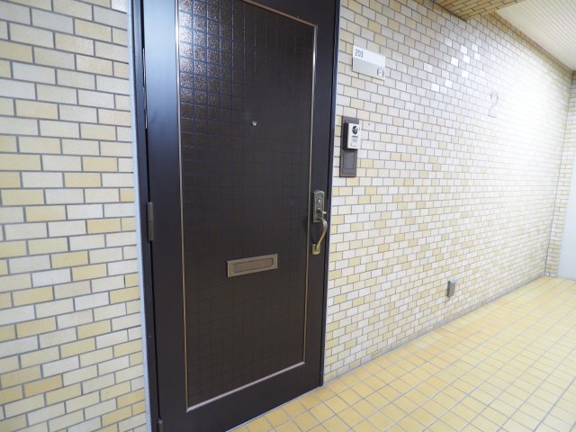 メゾンいわおしの玄関