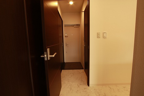 First　ancｈorの玄関