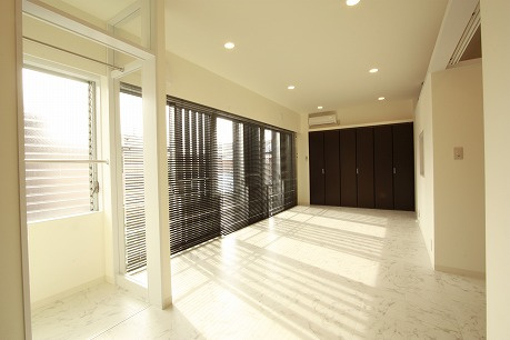 First　ancｈorのロビー