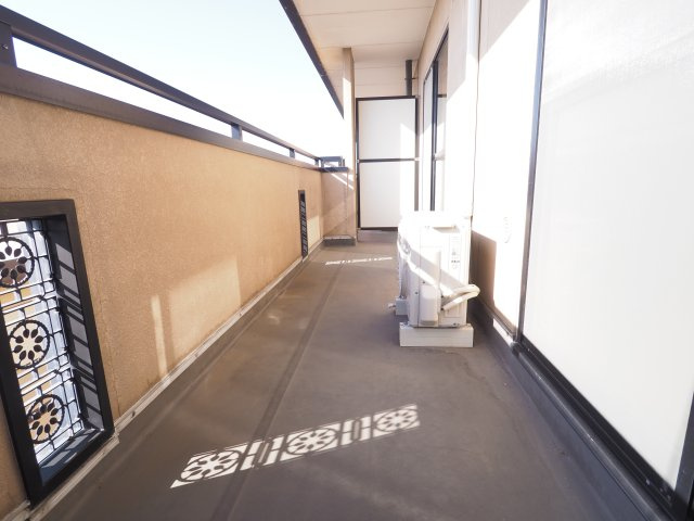 ダンディライオンのバルコニー|壁クロスは現況有姿