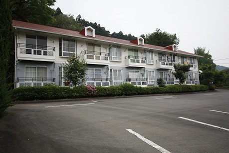 安中市松井田町新堀のアパートの駐車場