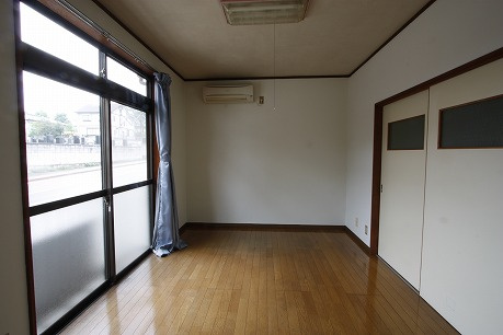 安中市松井田町二軒在家の一戸建ての居間・リビング