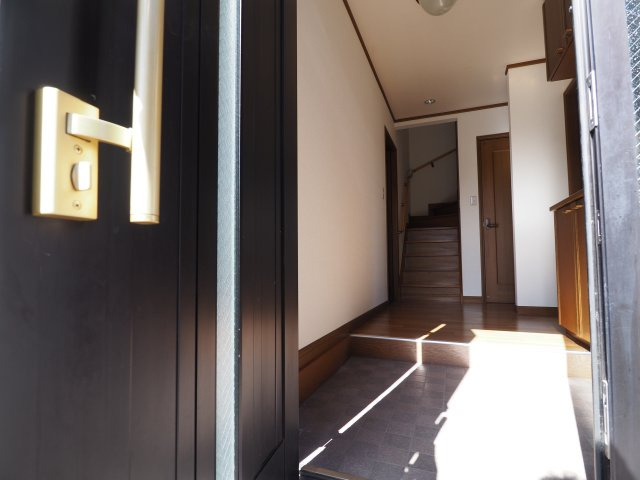 上大類町貸家の玄関