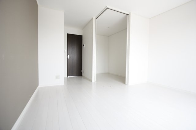 高崎市浜尻町のアパートの居間・リビング