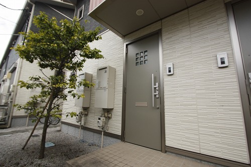 高崎市飯塚町のアパートのエントランス