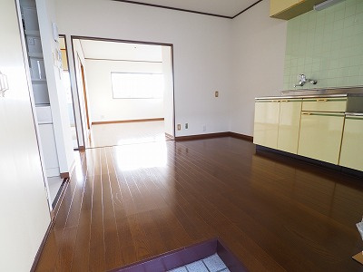 高崎市江木町のアパートの居間・リビング