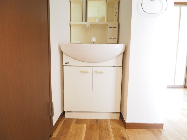 高崎市飯塚町のアパートの独立洗面台