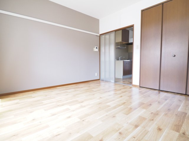 高崎市飯塚町のアパートの居間・リビング