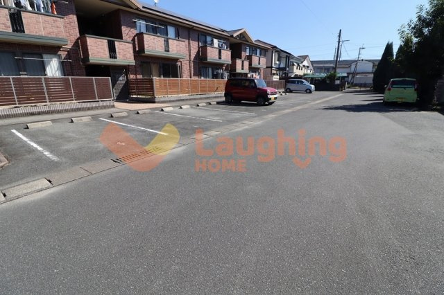 メルベーユ・ドミールの駐車場|駐車場があるので、車を買う予定の方も安心です