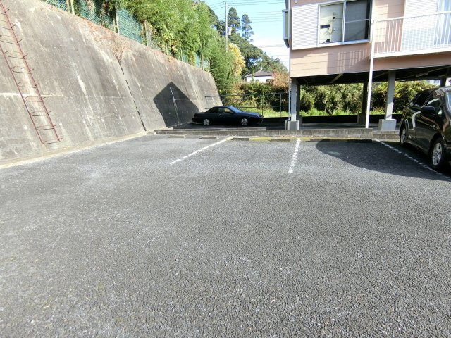 K&M新宿の駐車場