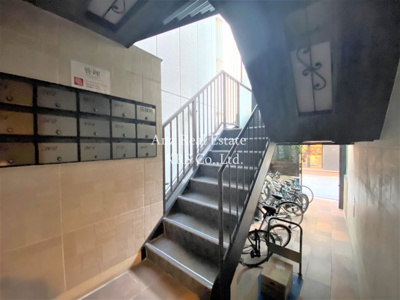 【その他共用部分】 | ストークアパートメント南堀江 | オシャレな共用階段です♪