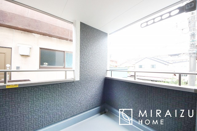 【バルコニー】 | 平日・休日問わず、いつでもご見学が出来ます♪☆実際に見て、触れて感じる安心のお住まい探しを体験して下さい♪☆物件情報だけでなく、地域の特色などなどエリア情報もお伝え出来たら嬉しいです♪
