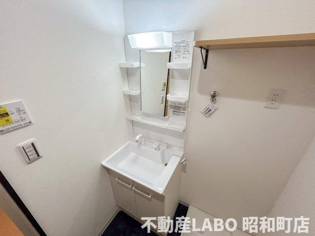 Mew Style Apartmentsの洗面所