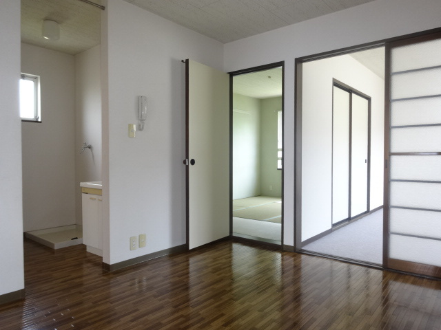 レークサイドてらだⅢの居間・リビング