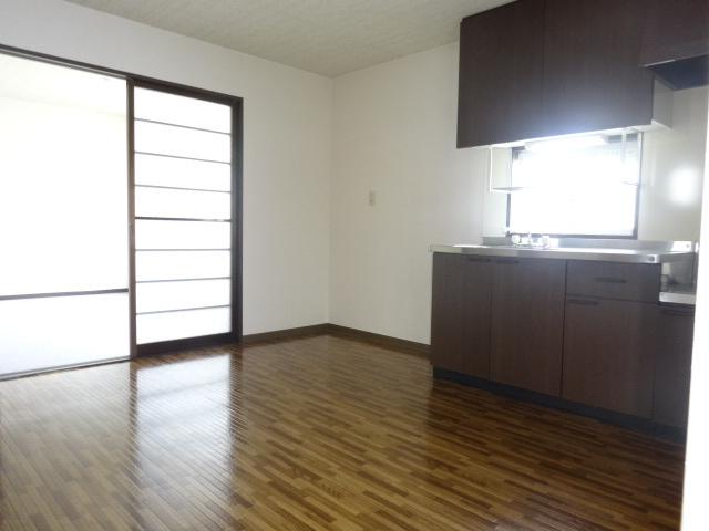 レークサイドてらだⅢの居間・リビング