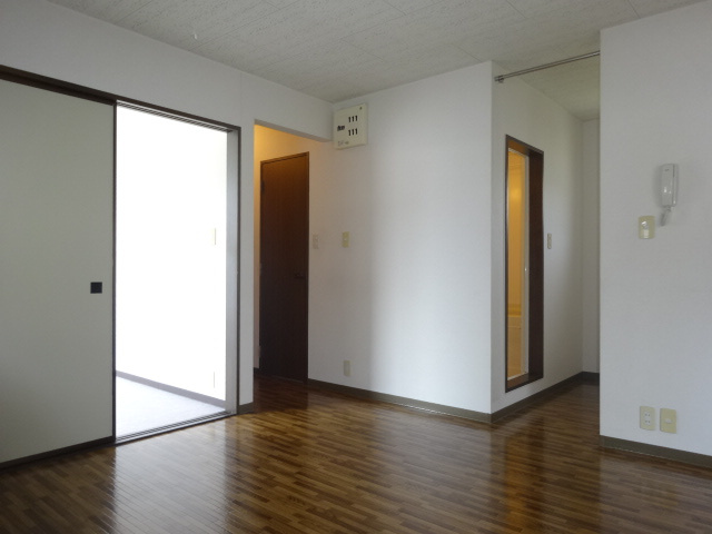 レークサイドてらだⅢの居間・リビング