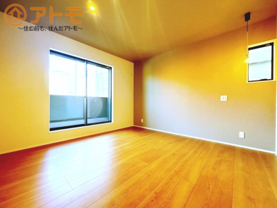 【寝室】 | 清水区北脇新田　新築戸建　B区画 | バルコニーに面したお部屋なので、布団などの大きなものも楽々干せます♪