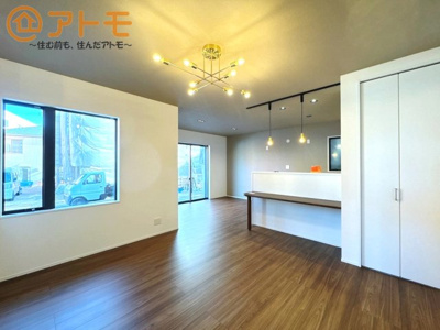 【居間・リビング】 | 清水区北脇新田　新築戸建　B区画 | 家族団らんのイメージは、リビングを思い浮かべませんか？リビングこそ広々としたお部屋が良いですね♪