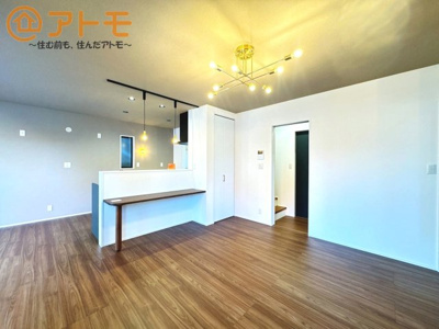 【居間・リビング】 | 清水区北脇新田　新築戸建　B区画 | 広々としたLDKはお子様のリビング学習にもピッタリです♪