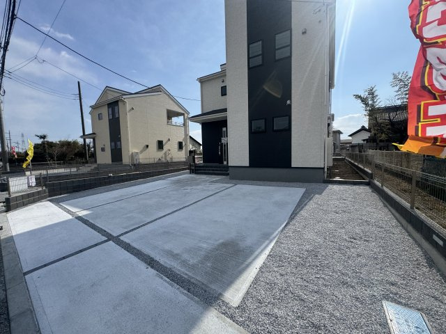 新築　高崎市正観寺町第1　Livele Garden.S　4号棟の駐車場|現地写真　駐車スペースは並列3台分可能です！
