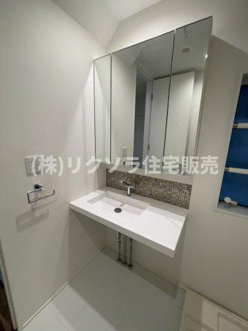 上神田２丁目　中古一戸建ての独立洗面台|■物件内覧・資金計画相談・住宅ローン相談、リフォーム相談、お問合せ受付中■
※当日・翌日のご内覧、ご相談はお電話でのお問合せがスムーズです！