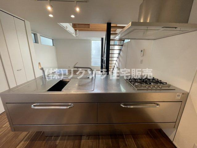 上神田２丁目　中古一戸建てのキッチン|カウンターキッチン
■物件内覧・資金計画相談・住宅ローン相談、リフォーム相談、お問合せ受付中■
※当日・翌日のご内覧、ご相談はお電話でのお問合せがスムーズです！