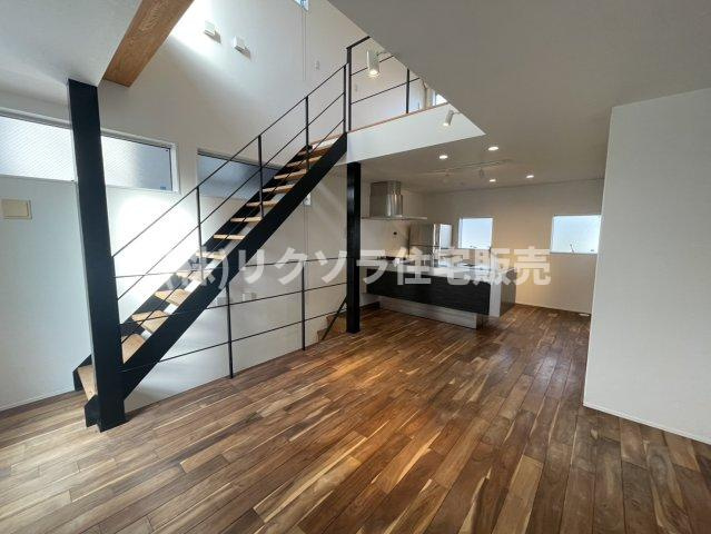 上神田２丁目　中古一戸建ての居間・リビング|■物件内覧・資金計画相談・住宅ローン相談、リフォーム相談、お問合せ受付中■
※当日・翌日のご内覧、ご相談はお電話でのお問合せがスムーズです！