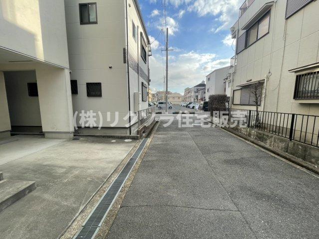 上神田２丁目　中古一戸建ての前面道路含む現地写真|■物件内覧・資金計画相談・住宅ローン相談、リフォーム相談、お問合せ受付中■
※当日・翌日のご内覧、ご相談はお電話でのお問合せがスムーズです！