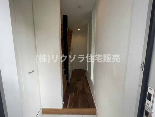 上神田２丁目　中古一戸建ての内装|玄関内部
■物件内覧・資金計画相談・住宅ローン相談、リフォーム相談、お問合せ受付中■
※当日・翌日のご内覧、ご相談はお電話でのお問合せがスムーズです！