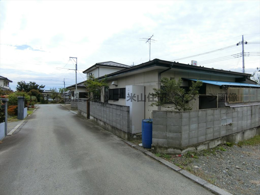 在家塚平屋４K（オール電化）の前面道路含む現地写真