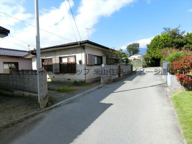 在家塚平屋４K（オール電化）の前面道路含む現地写真