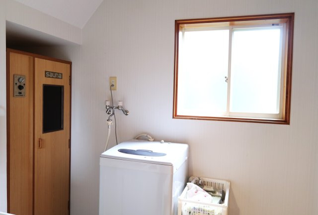 西伯郡伯耆町金屋谷岩立　中古別荘の脱衣所