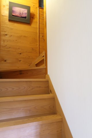 西伯郡伯耆町金屋谷岩立　中古別荘のその他|階段