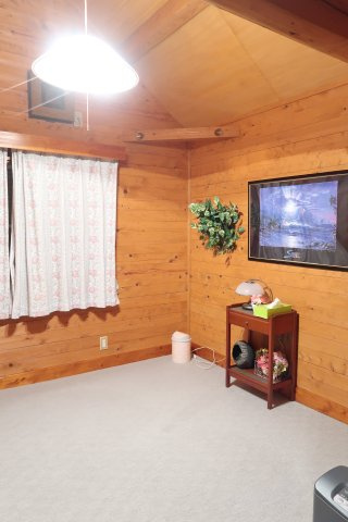 西伯郡伯耆町金屋谷岩立　中古別荘の洋室|2階