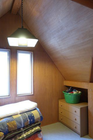西伯郡伯耆町金屋谷岩立　中古別荘の洋室|２階
