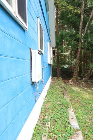 西伯郡伯耆町金屋谷岩立　中古別荘のその他|建物裏側