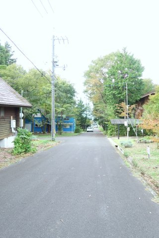 西伯郡伯耆町金屋谷岩立　中古別荘の前面道路含む現地写真