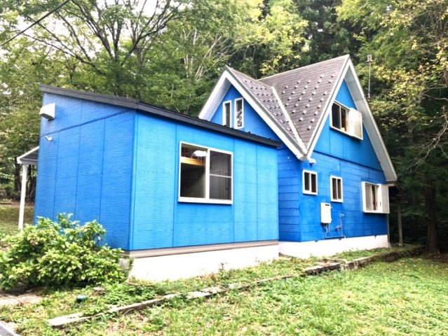 西伯郡伯耆町金屋谷岩立　中古別荘の外観