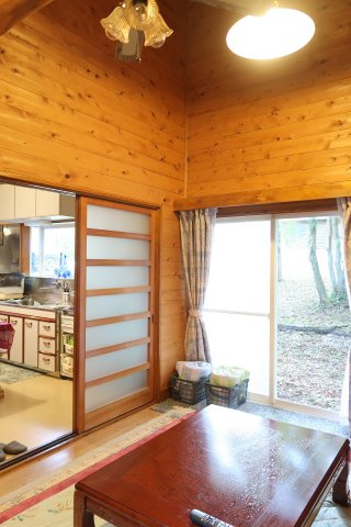 西伯郡伯耆町金屋谷岩立　中古別荘の居間・リビング